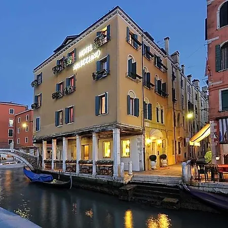 Arlecchino Hotell 3*